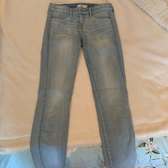 Abercrombie Light Wash Skinny Jean Size 0 - Picture 1 of 4